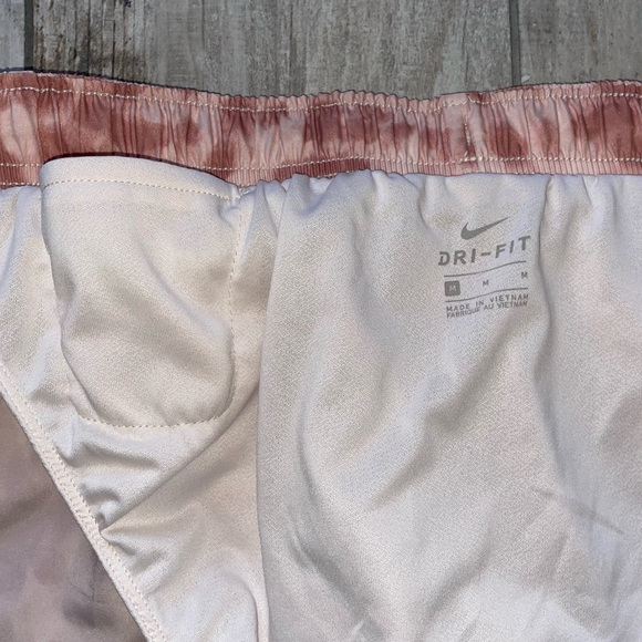 Nike Dri-FIT Tempo Women’s Shorts - Picture 5 of 6